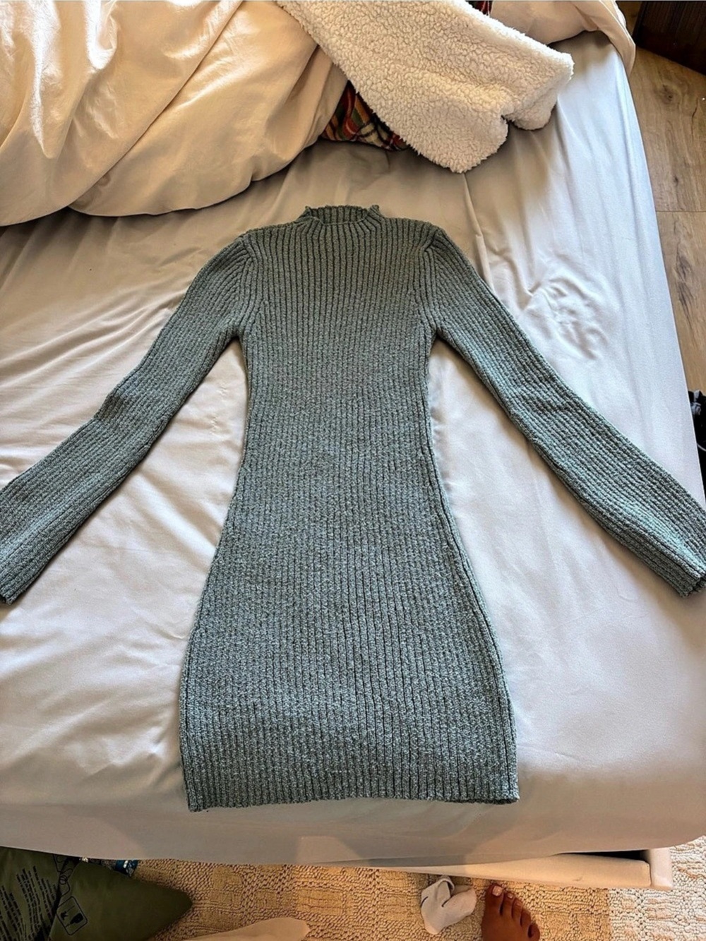 White Fox Knit Turtleneck Sweater in blue/gray color Size Medium